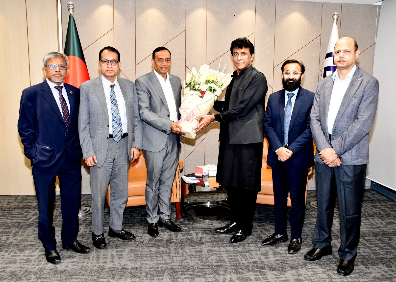 এফবিসিসিআই প্রশাসকের সঙ্গে পাকিস্তান হাইকমিশনারের সাক্ষাৎ